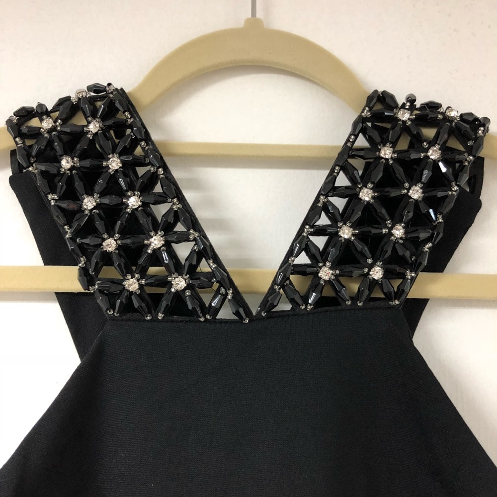 SALES ❗️Black Sleeveless Body Con Midi Dress - Picture 4 of 5